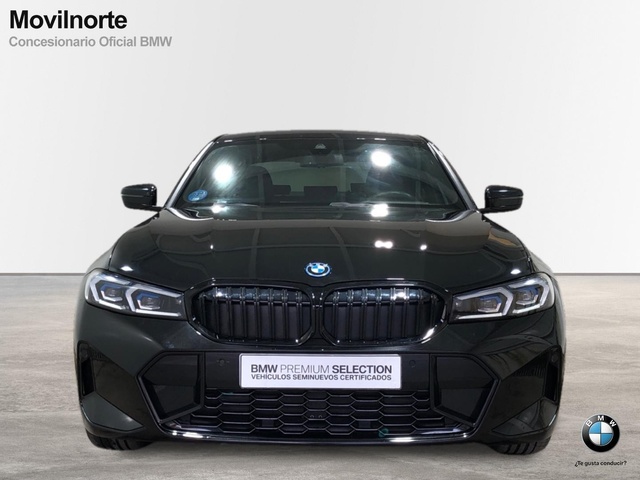 BMW Serie 3 330e color Negro. Año 2024. 215KW(292CV). Híbrido Electro/Gasolina. En concesionario Movilnorte El Carralero de Madrid