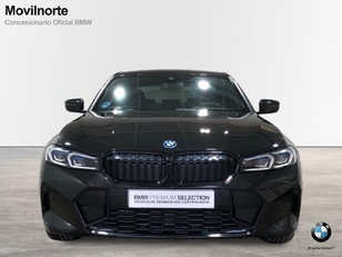 Fotos de BMW Serie 3 330e color Negro. Año 2024. 215KW(292CV). Híbrido Electro/Gasolina. En concesionario Movilnorte El Carralero de Madrid