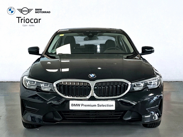 BMW Serie 3 318d color Negro. Año 2019. 110KW(150CV). Diésel. En concesionario Triocar Gijón (Bmw y Mini) de Asturias