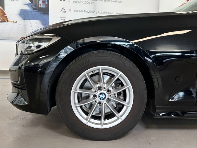 BMW Serie 3 318d color Negro. Año 2019. 110KW(150CV). Diésel. En concesionario Triocar Gijón (Bmw y Mini) de Asturias