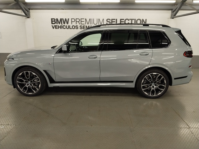 BMW X7 xDrive40d color Azul. Año 2024. 259KW(352CV). Diésel. En concesionario Autoberón de La Rioja