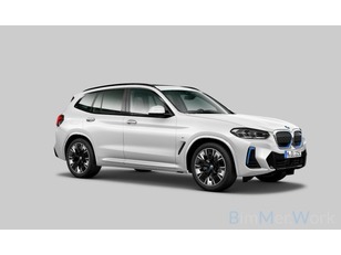 Fotos de BMW iX3 M Sport color Blanco. Año 2022. 210KW(286CV). Eléctrico. En concesionario Barcelona Premium -- GRAN VIA de Barcelona