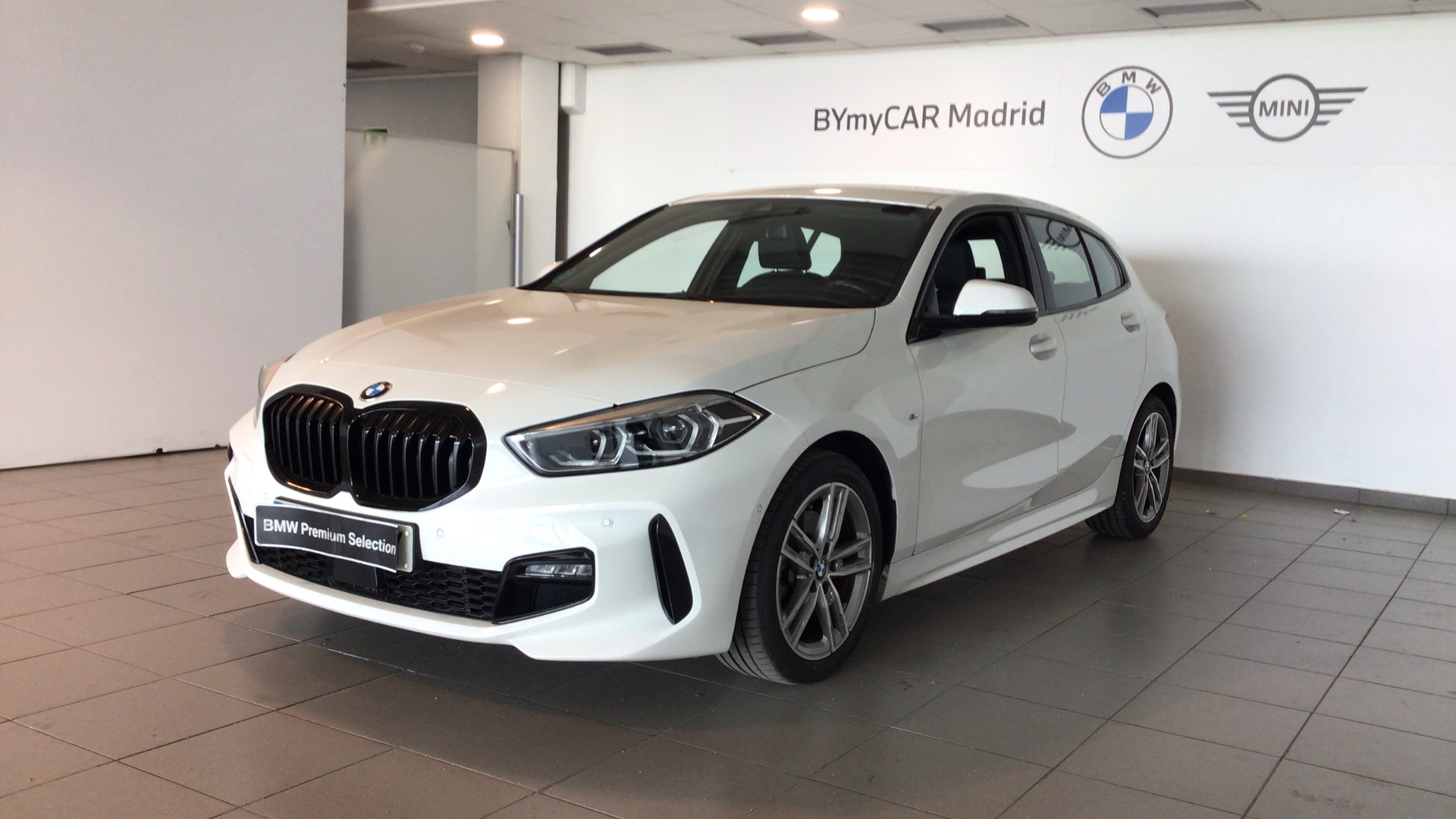 BMW Serie 1 118d color Blanco. Año 2022. 110KW(150CV). Diésel. En concesionario BYmyCAR Madrid - Alcalá de Madrid