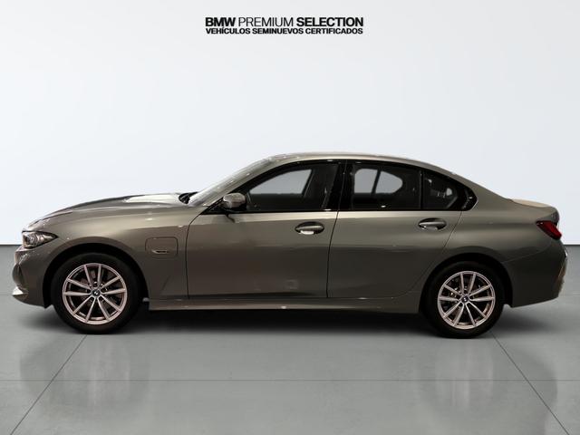 BMW Serie 3 320e color Gris. Año 2024. 150KW(204CV). Híbrido Electro/Gasolina. En concesionario Automotor Costa, S.L.U. de Almería