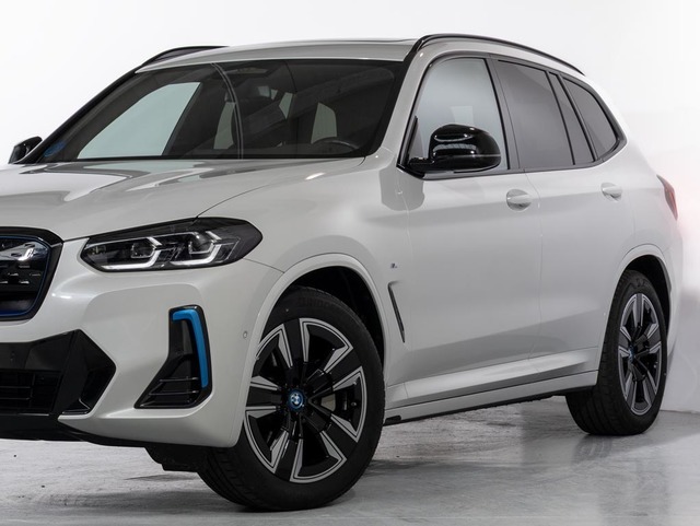 BMW iX3 M Sport color Blanco. Año 2023. 210KW(286CV). Eléctrico. En concesionario Motri Motor Jaén de Jaén
