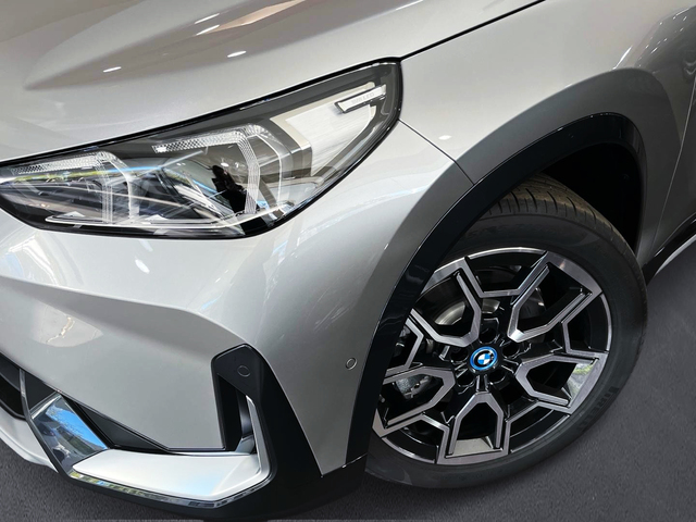 BMW iX1 xDrive30 color Gris Plata. Año 2024. 230KW(313CV). Eléctrico. En concesionario MURCIA PREMIUM S.L. JUAN CARLOS I de Murcia