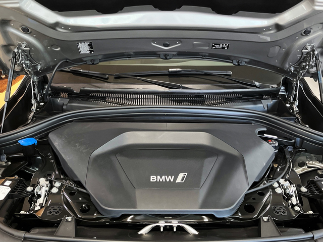 BMW iX1 xDrive30 color Gris Plata. Año 2024. 230KW(313CV). Eléctrico. En concesionario MURCIA PREMIUM S.L. JUAN CARLOS I de Murcia