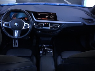 BMW Serie 1 118i color Azul. Año 2022. 103KW(140CV). Gasolina. En concesionario Grünblau Motor (Bmw y Mini) de Cantabria