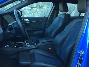 BMW Serie 1 118i color Azul. Año 2022. 103KW(140CV). Gasolina. En concesionario Grünblau Motor (Bmw y Mini) de Cantabria