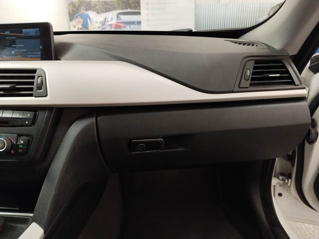 BMW Serie 3 320d Gran Turismo color Blanco. Año 2015. 135KW(184CV). Diésel. En concesionario Autoberón de La Rioja