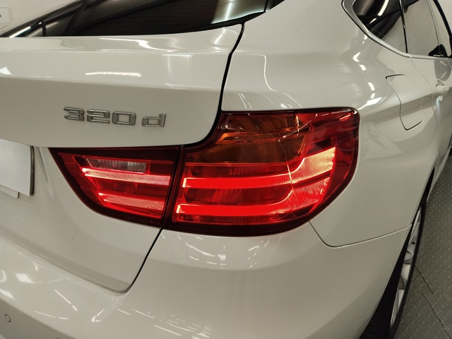 BMW Serie 3 320d Gran Turismo color Blanco. Año 2015. 135KW(184CV). Diésel. En concesionario Autoberón de La Rioja