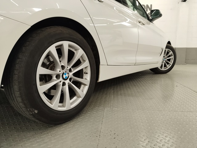 BMW Serie 3 320d Gran Turismo color Blanco. Año 2015. 135KW(184CV). Diésel. En concesionario Autoberón de La Rioja
