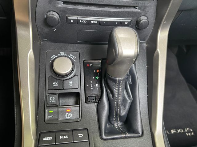 Lexus NX 300h Executive 4WD 145 kW (197 CV)