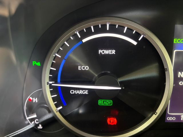 Lexus NX 300h Executive 4WD 145 kW (197 CV)