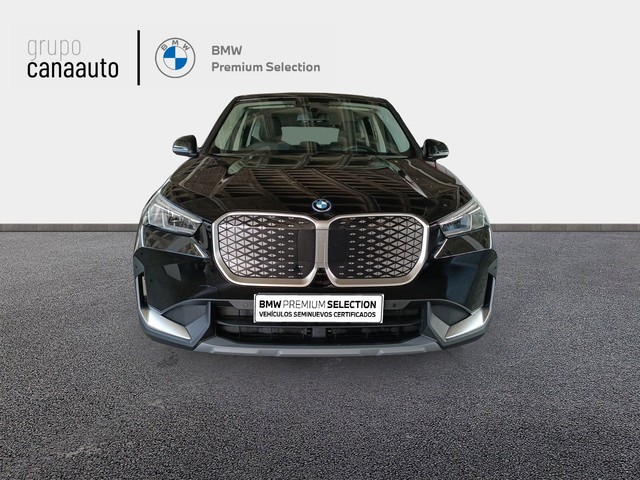 BMW iX1 xDrive30 color Negro. Año 2024. 230KW(313CV). Eléctrico. En concesionario LAS CHAFIRAS de Sta. C. Tenerife