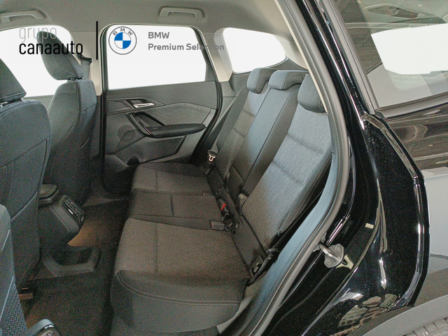 BMW iX1 xDrive30 color Negro. Año 2024. 230KW(313CV). Eléctrico. En concesionario LAS CHAFIRAS de Sta. C. Tenerife
