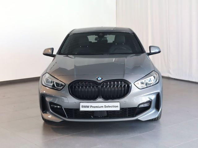 BMW Serie 1 118d color Gris. Año 2024. 110KW(150CV). Diésel. En concesionario Pruna Motor de Barcelona