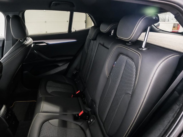 BMW X2 sDrive16d color Negro. Año 2024. 85KW(116CV). Diésel. En concesionario Oliva Motor Tarragona de Tarragona