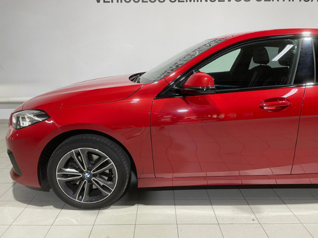 BMW Serie 2 218d Gran Coupe color Rojo. Año 2024. 110KW(150CV). Diésel. En concesionario Hispamovil, Orihuela de Alicante
