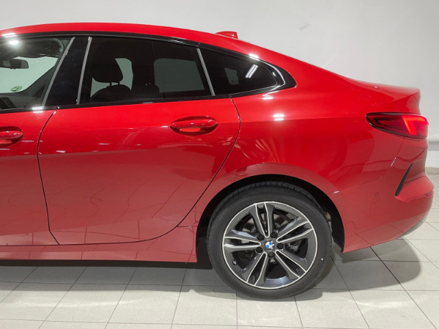 BMW Serie 2 218d Gran Coupe color Rojo. Año 2024. 110KW(150CV). Diésel. En concesionario Hispamovil, Orihuela de Alicante