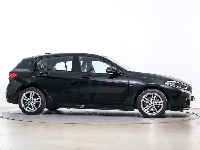 BMW Serie 1 116d color Negro. Año 2024. 85KW(116CV). Diésel. En concesionario Oliva Motor Tarragona de Tarragona