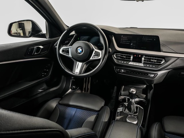BMW Serie 1 116d color Negro. Año 2024. 85KW(116CV). Diésel. En concesionario Oliva Motor Tarragona de Tarragona