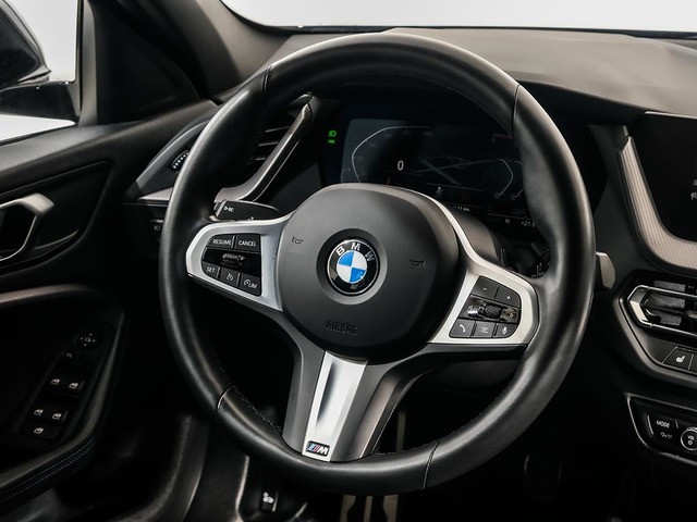 BMW Serie 1 116d color Negro. Año 2024. 85KW(116CV). Diésel. En concesionario Oliva Motor Tarragona de Tarragona