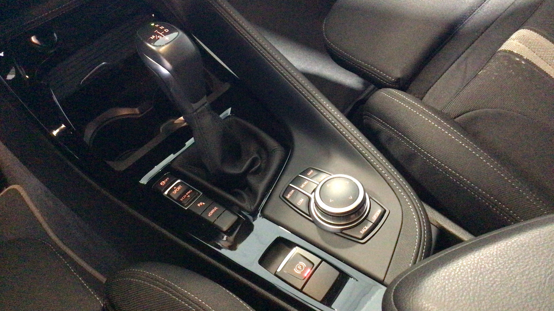BMW X2 xDrive25e color Azul. Año 2021. 162KW(220CV). Híbrido Electro/Gasolina. En concesionario BYmyCAR Madrid - Alcalá de Madrid