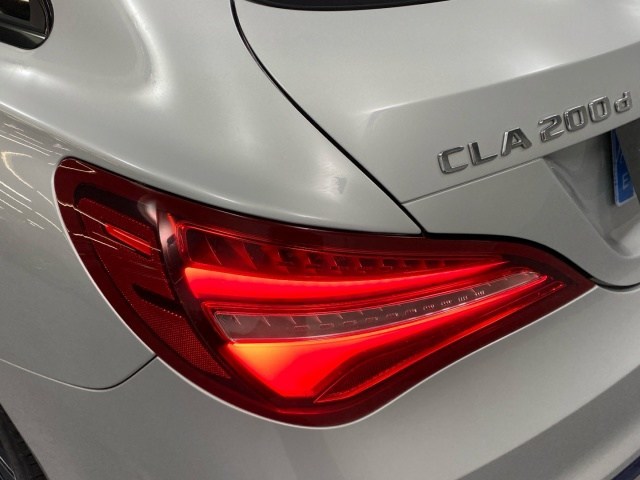 Mercedes-Benz CLA Shooting Brake CLA 200 d - 18