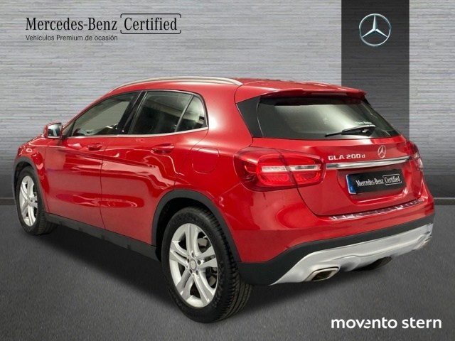 Mercedes-Benz GLA 200 d - 4