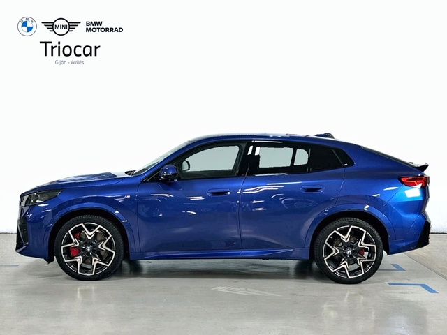 BMW X2 sDrive18d color Azul. Año 2024. 110KW(150CV). Diésel. En concesionario Triocar Gijón (Bmw y Mini) de Asturias