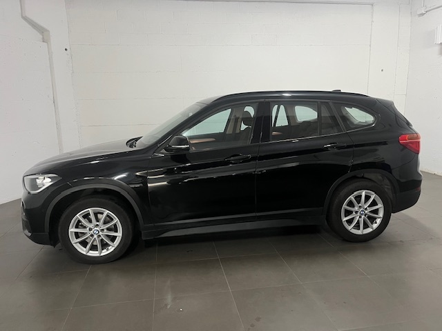 BMW X1 sDrive18d color Negro. Año 2018. 110KW(150CV). Diésel. En concesionario Amiocar S.A. de Coruña