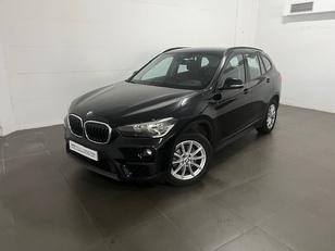 Fotos de BMW X1 sDrive18d color Negro. Año 2022. 110KW(150CV). Diésel. En concesionario Amiocar S.A. de Coruña