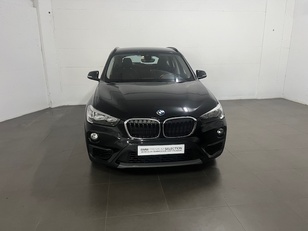 Fotos de BMW X1 sDrive18d color Negro. Año 2022. 110KW(150CV). Diésel. En concesionario Amiocar S.A. de Coruña