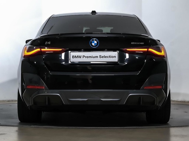 BMW i4 eDrive40 color Negro. Año 2024. 250KW(340CV). Eléctrico. En concesionario Oliva Motor Tarragona de Tarragona