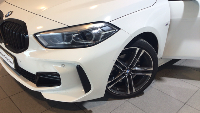BMW Serie 1 118i color Blanco. Año 2024. 103KW(140CV). Gasolina. En concesionario BYmyCAR Madrid - Alcalá de Madrid
