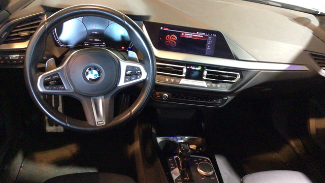 BMW Serie 1 118d color Negro. Año 2021. 110KW(150CV). Diésel. En concesionario BYmyCAR Madrid - Alcalá de Madrid