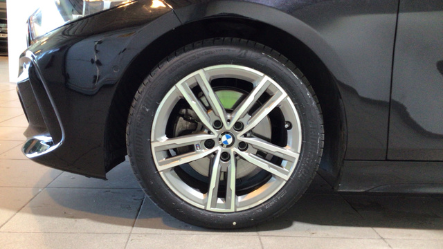 BMW Serie 1 118d color Negro. Año 2021. 110KW(150CV). Diésel. En concesionario BYmyCAR Madrid - Alcalá de Madrid