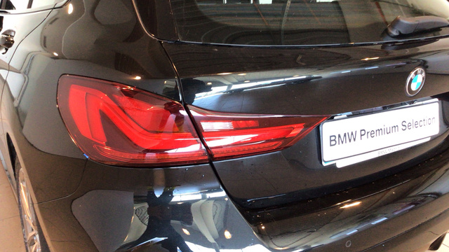 BMW Serie 1 118d color Negro. Año 2021. 110KW(150CV). Diésel. En concesionario BYmyCAR Madrid - Alcalá de Madrid