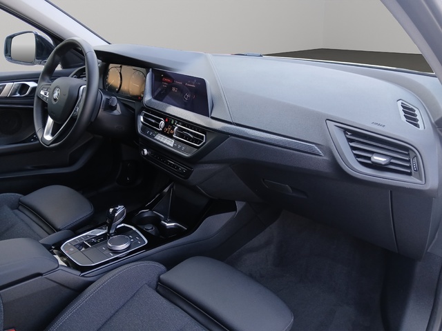 BMW Serie 1 118i color Blanco. Año 2020. 103KW(140CV). Gasolina. En concesionario ALZIRA Automoviles Fersan, S.A. de Valencia