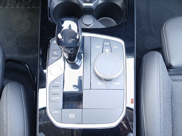 BMW Serie 1 118i color Blanco. Año 2020. 103KW(140CV). Gasolina. En concesionario ALZIRA Automoviles Fersan, S.A. de Valencia
