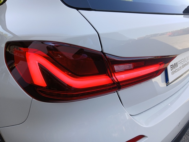 BMW Serie 1 118i color Blanco. Año 2020. 103KW(140CV). Gasolina. En concesionario ALZIRA Automoviles Fersan, S.A. de Valencia