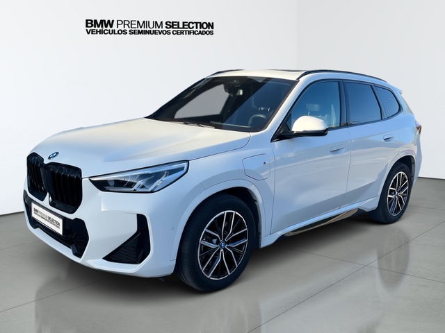 BMW X1 xDrive30e color Blanco. Año 2023. 240KW(326CV). Híbrido Electro/Gasolina. En concesionario Automotor Premium Marbella - Málaga de Málaga