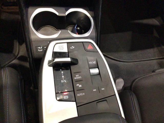 BMW X1 xDrive30e color Negro. Año 2023. 240KW(326CV). Híbrido Electro/Gasolina. En concesionario Automotor Premium Velázquez - Málaga de Málaga