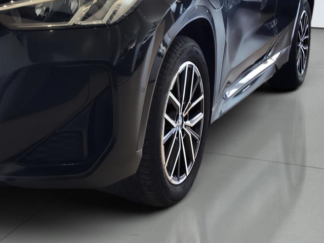 BMW X1 xDrive30e color Negro. Año 2023. 240KW(326CV). Híbrido Electro/Gasolina. En concesionario Automotor Premium Velázquez - Málaga de Málaga