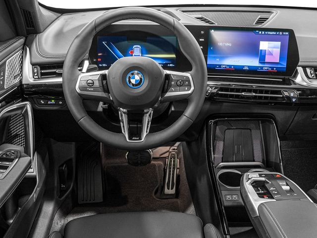 BMW iX1 eDrive20 color Azul. Año 2025. 150KW(204CV). Eléctrico. En concesionario Caetano Cuzco, Alcalá de Madrid
