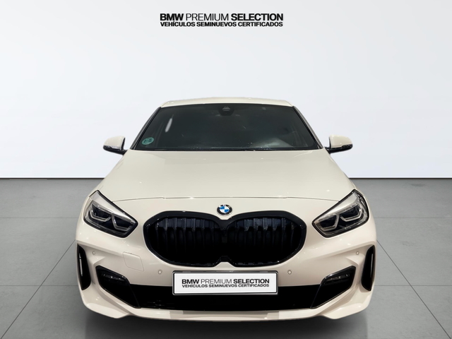 BMW Serie 1 118i color Blanco. Año 2024. 103KW(140CV). Gasolina. En concesionario Automotor Costa, S.L.U. de Almería