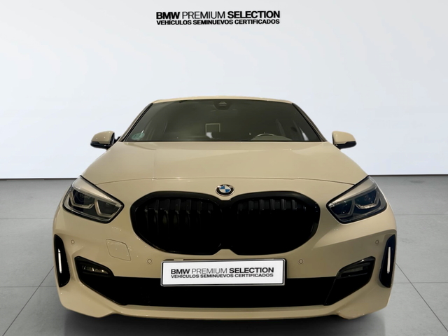 BMW Serie 1 118d color Blanco. Año 2024. 110KW(150CV). Diésel. En concesionario Automotor Costa, S.L.U. de Almería