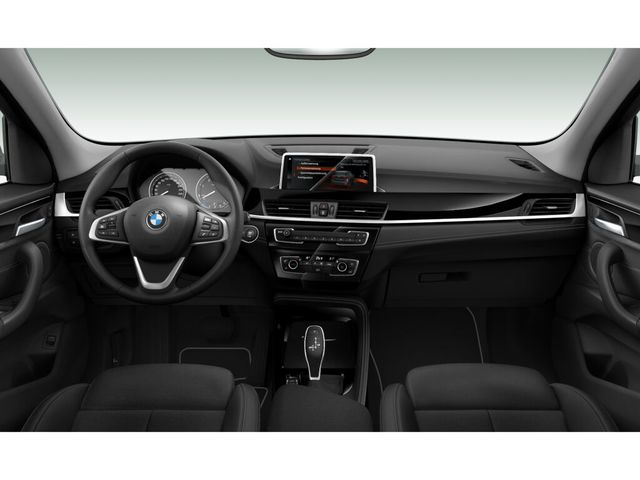 BMW X1 sDrive18d color Gris Plata. Año 2019. 110KW(150CV). Diésel. En concesionario Ceres Motor S.L. de Cáceres