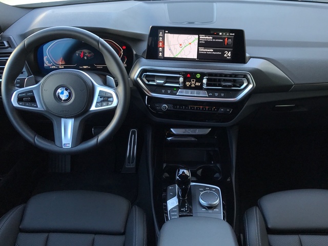 BMW X4 xDrive20d color Blanco. Año 2024. 140KW(190CV). Diésel. En concesionario Celtamotor Vigo de Pontevedra